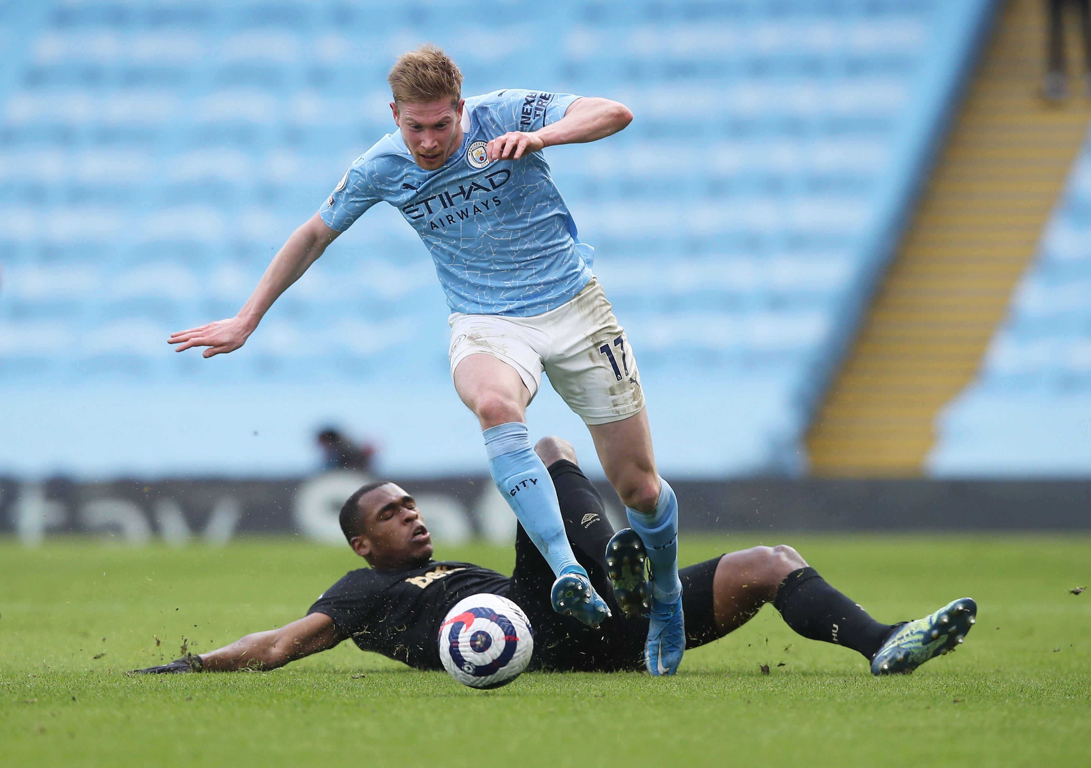 雷竞技网址 -布莱顿训练开放日，今晨队长鼓劲引欢呼，NBA总决赛在即，更衣室氛围转暖 