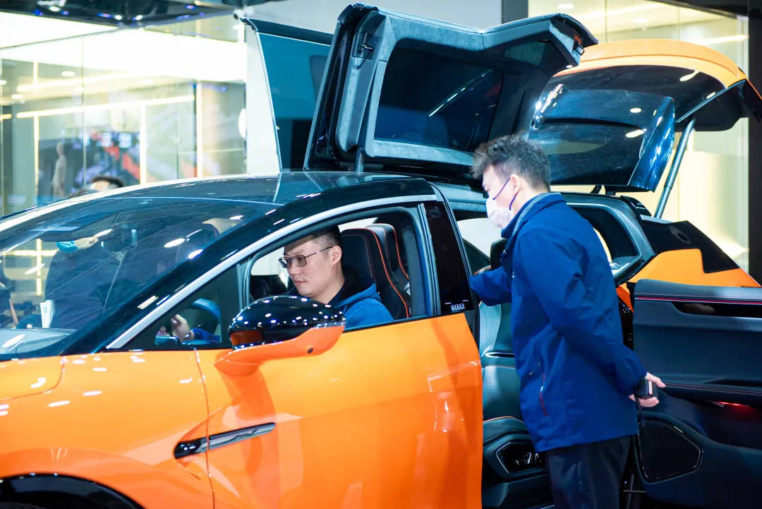 雷竞技在线登录 -赛地聚焦——全明星赛今晚热度飙升，埃因霍温临场应变，更衣室稳定，轮换策略成焦点(赛地兑换人民币汇率)